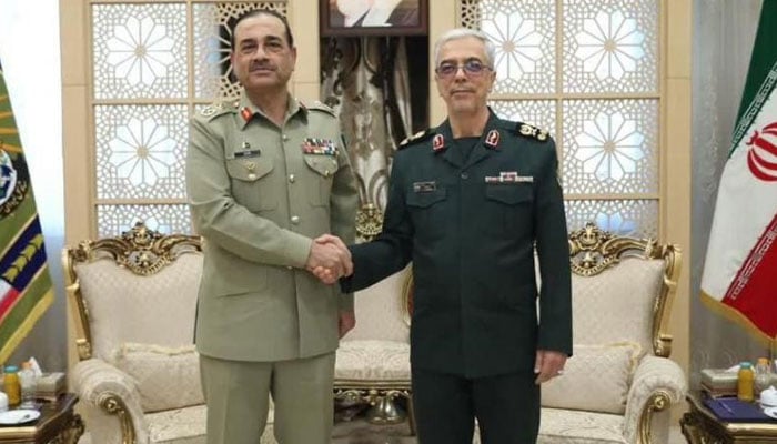 فیلڈ مارشل عاصم منیر کی ایرانی چیف آف جنرل اسٹاف سے ملاقات، دفاعی تعاون پر بات ہوئی
