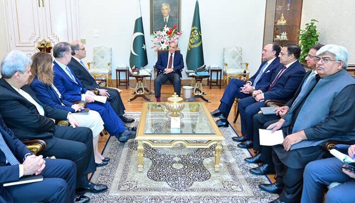 آئی ایم ایف کا ریونیو بڑھانے کیلئے ٹیکس نادہندگان کیخلاف گھیرا مزید تنگ کرنے کا مطالبہ