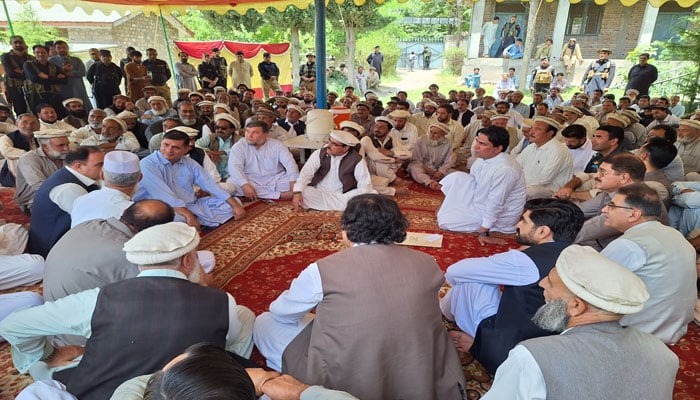 پاراچنار: اپر اور سینٹرل کرم کے مختلف علاقوں کے قبائل کے مابین امن معاہدہ طےپاگیا
