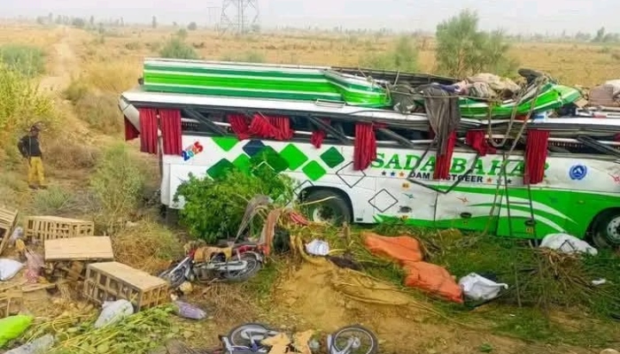 سبی میں قومی شاہراہ پر کوچ کو حادثہ، 4 مسافر جاں بحق