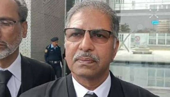 عمران خان نے کہا اسٹیبلشمنٹ سے بات چیت کے دروازے کھلے ہیں لیکن کچھ لو کچھ دو نہیں ہوگا: علی ظفر