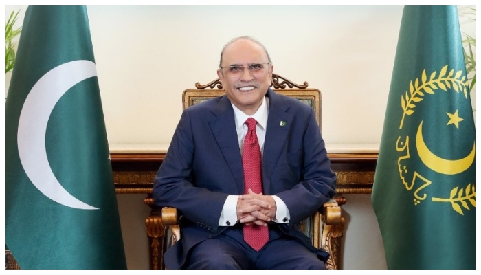 صدر زرداری کو علاج کیلئے دبئی جانے سے کیوں روکا گیا تھا؟ فرحت اللہ بابر کی کتاب میں انکشافات