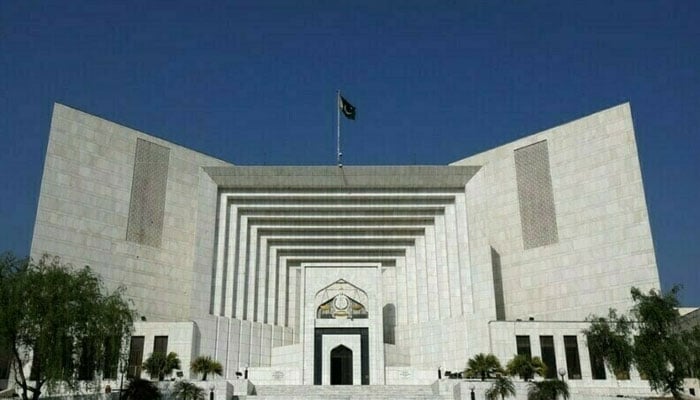 فوج کا کام ملکی دفاع ہے نہ کہ عدالتی فرائض انجام دینا، فوجی عدالتوں میں ٹرائل کے کیس 2 ججز کا اختلافی نوٹ