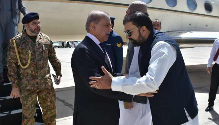 وزیراعظم امن و امان سے متعلق خصوصی جرگے میں شرکت کیلئے کوئٹہ پہنچ گئے