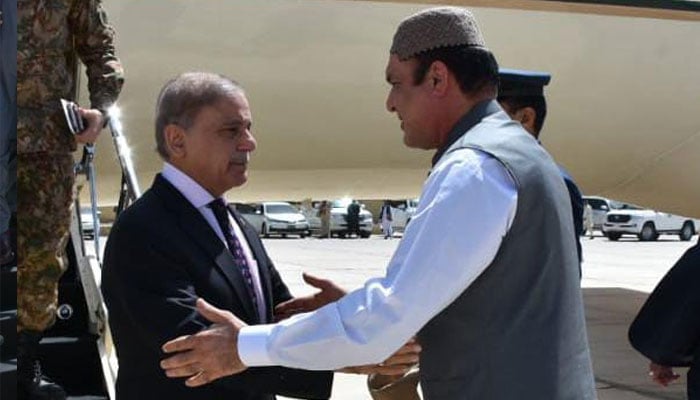 وزیراعظم امن و امان سے متعلق خصوصی جرگے میں شرکت کیلئے کوئٹہ پہنچ گئے