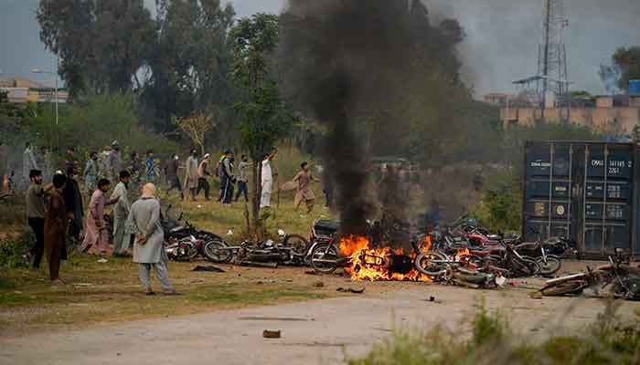 تھانہ رمنا حملہ کیس، عدالت نے پی ٹی آئی کارکنوں کے پُرتشدد احتجاج کو دہشتگردی قرار دے دیا