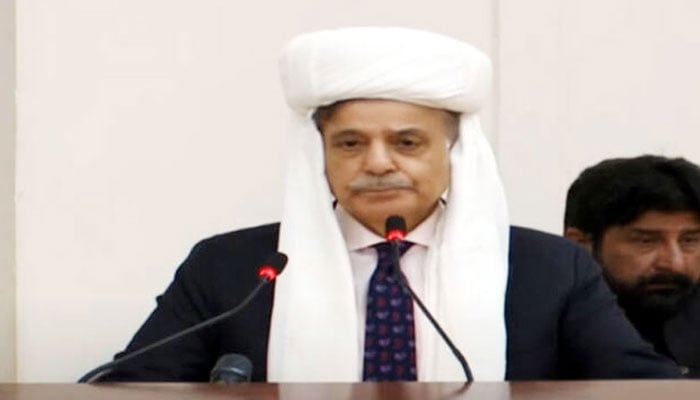 بلوچستان کے جو لوگ بھٹک کر پٹڑی سے اتر گئے، انہیں واپس لانے کی کوشش کرنی چاہیے، وزیراعظم