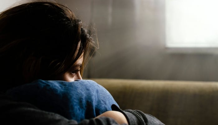 بیوی میں ڈپریشن جیسے عام مرض کا خطرہ کم کرنے کا آسان طریقہ جانیں