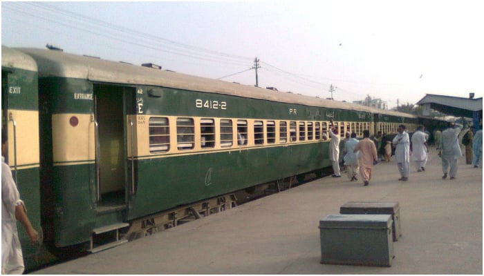 فیصل آباد سےکراچی آنے والی 10 سال کی بچی ٹرین سے اغوا ہوگئی