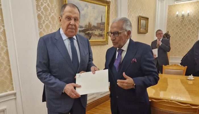 معاون خصوصی طارق فاطمی کی روسی وزیرخارجہ سے ملاقات، وزیراعظم کا پیوٹن کیلئے خط پہنچایا