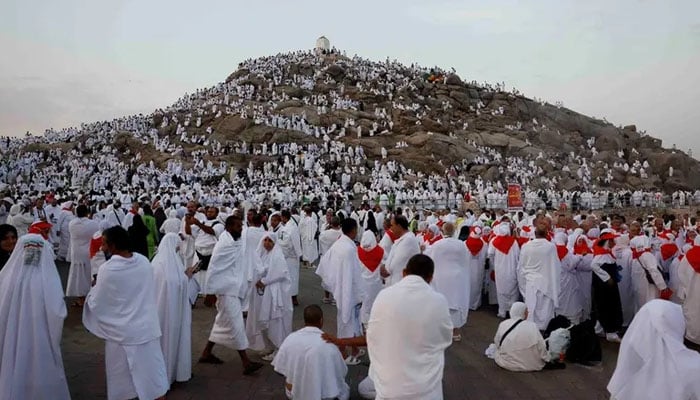سعودی عرب میں شدید گرمی، عازمین حج سے خیموں میں رہنے کی اپیل
