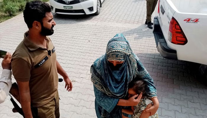 منڈی بہاءالدین: خاتون نے دوسری شادی کیلئے بیٹی کو قتل کردیا