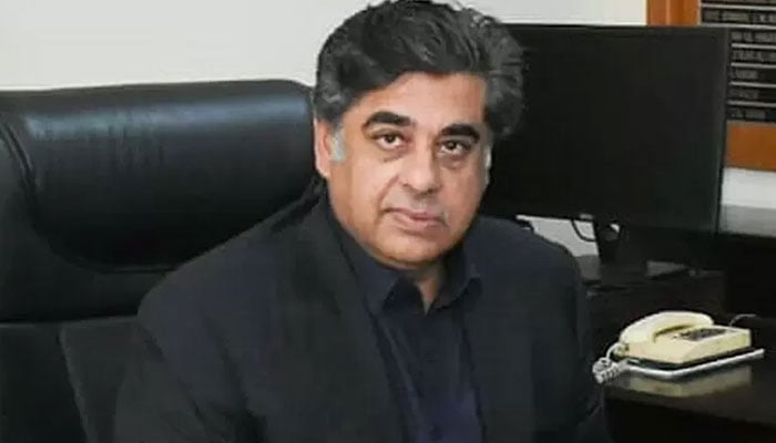 تنخواہ داروں پر کتنا ٹیکس ہونا چاہیے؟ سابق وفاقی وزیر نے حکومت کو بجٹ تجاویز پیش کردیں