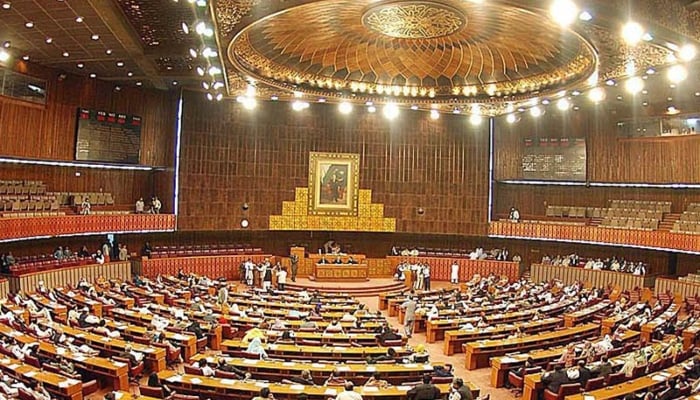 پوسٹ بجٹ پریس کانفرنس: وزیر خزانہ نے وزرا اور پارلیمنٹیرینز کی بھاری بھرکم تنخواہوں پر کیا کہا؟