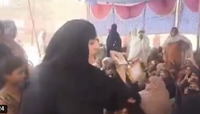 مظفرگڑھ: خاتون اے ڈی سی کے بھیس بدل کربی آئی ایس پی مراکز پر چھاپے، 3000 تک کی ناجائز کٹوتیوں کا انکشاف