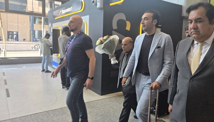 پاکستان کا سفارتی وفد دورہ برطانیہ کے بعد برسلز پہنچ گیا