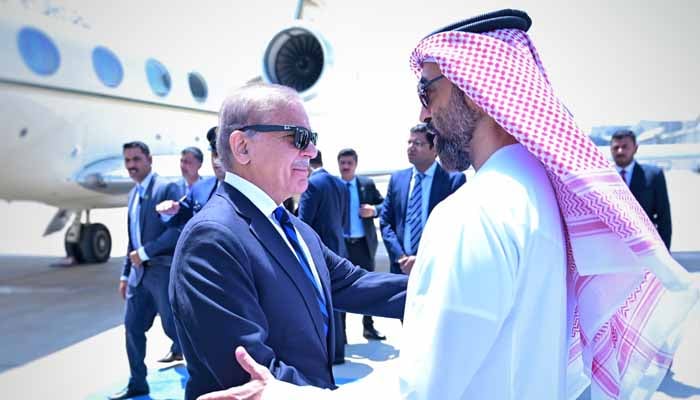 وزیراعظم شہباز شریف ایک روزہ سرکاری دورے پر متحدہ عرب امارات پہنچ گئے