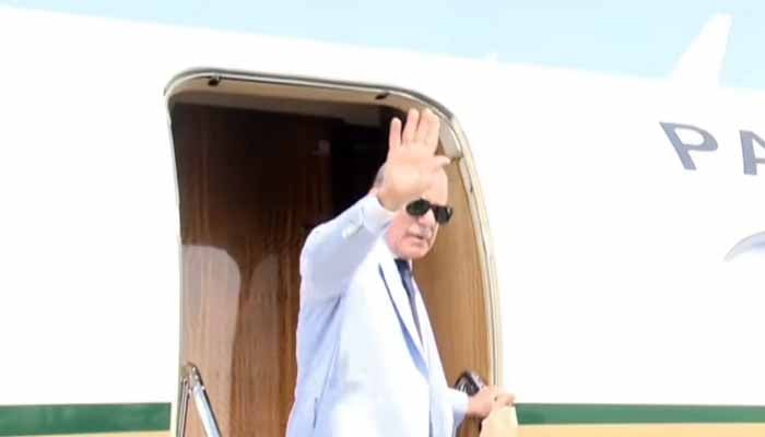 وزیراعظم شہباز شریف ایک روزہ سرکاری دورے پر متحدہ عرب امارات روانہ