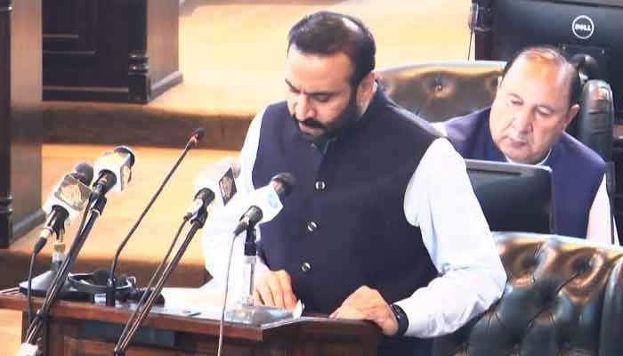 پختونخوا حکومت کا بجٹ پیش، تنخواہوں میں 10 اور پنشن میں7 فیصد اضافے کی تجویز