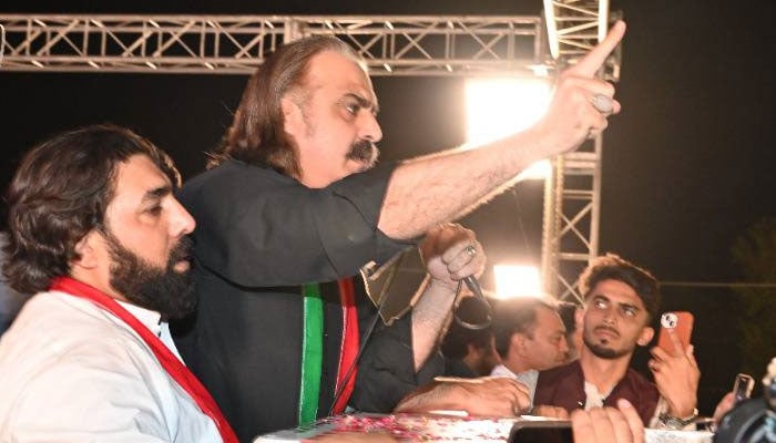 اس بار اڈیالہ ہتھیار لیکر جائیں گے، ہم پر گولیاں چلیں تو ہم بھی ٹھوکیں گے: علی امین کا اعلان