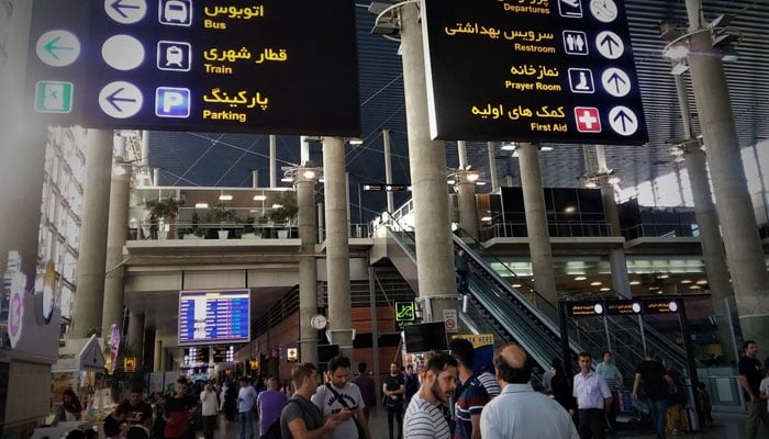 ایران اور عراق میں ہزاروں پاکستانی پھنس گئے