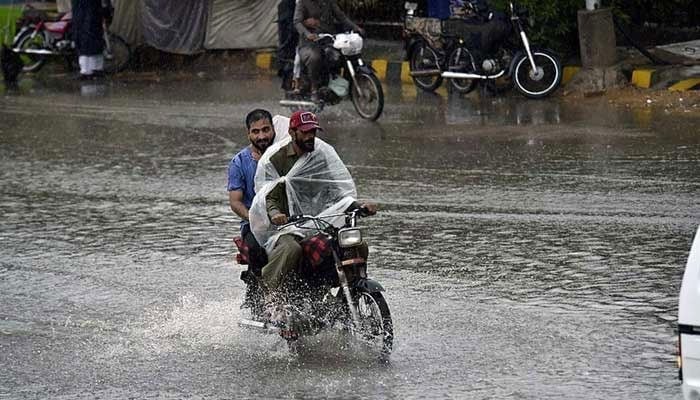 کراچی میں آج اور کل گرج چمک کے ساتھ بارش کا امکان