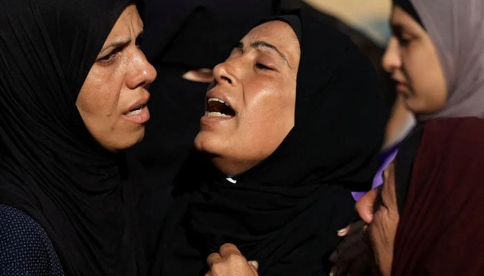 غزہ میں امداد کیلئے جمع افراد پر اسرائیلی فوج کی فائرنگ، 11 فلسطینی شہید
