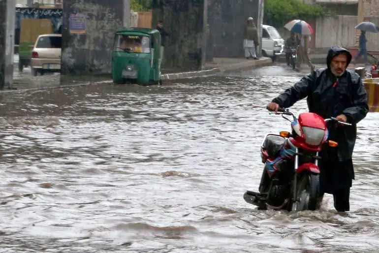 ملک کے مختلف حصوں میں کل سے بارش کا امکان، اربن فلڈنگ کا خدشہ