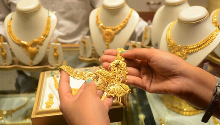 ملک میں فی تولہ سونا سیکڑوں روپے سستا ہوگیا