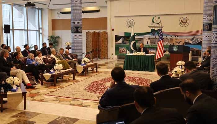 پاکستان علاقائی کشیدگی میں کمی کیلئے فعال کردار ادا کرتا رہے گا: فیلڈ مارشل