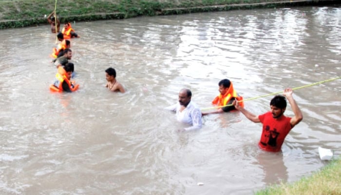 فیصل آباد: نہروں میں نہانے کے دوران ہلاکتوں میں تشویشناک اضافہ