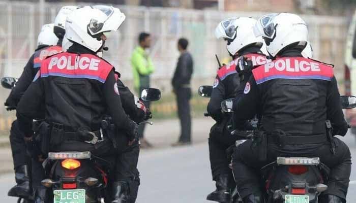 لاہور: ڈولفن پولیس نے واردات کرکے فرار ہونیوالے 2 ڈاکو صرف 15 منٹ میں پکڑ لیے