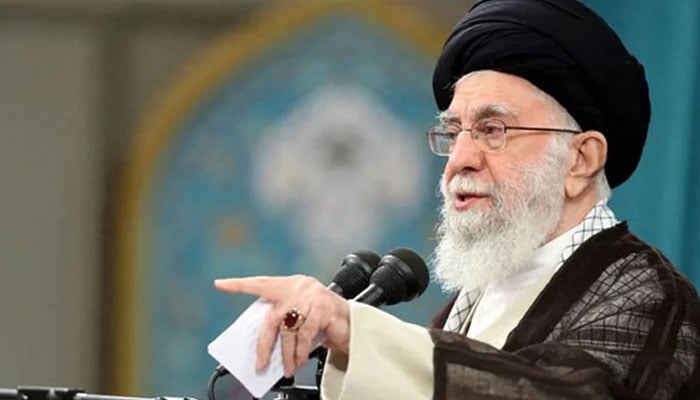 اسرائیل کا امریکا سے مدد مانگنا اس کی کمزوری کو ظاہر کرتا ہے:  آیت اللہ خامنہ ای