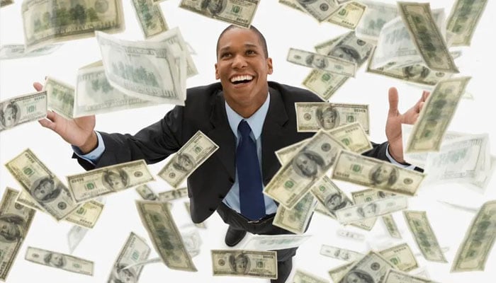 دولت مند بننے کیلئے کن عادتوں کو اپنانا ضروری ہے؟