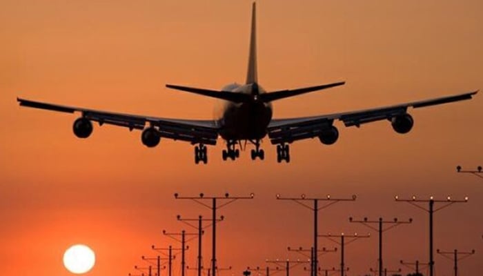 فضائی حدود کی بندش کے باوجود ایران کے مزید 3 طیارے مسقط پہنچ گئے