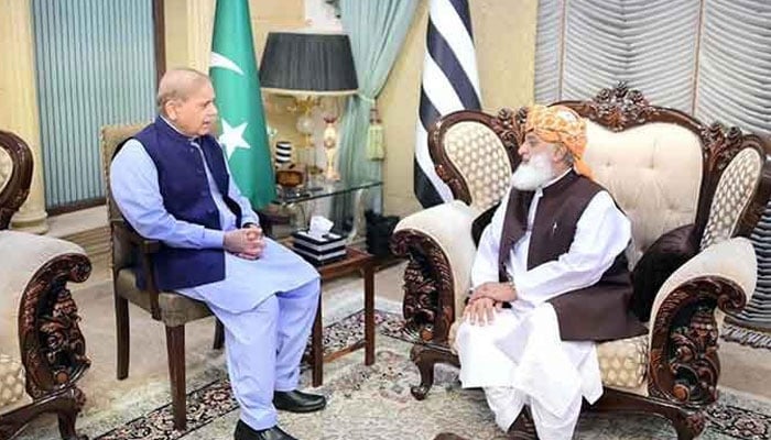 وزیراعظم کا مولانا فضل الرحمان کے بیٹے پر حملہ کرنیوالے ملزمان کی فوری گرفتاری کا حکم