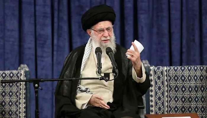 آیت اللہ خامنہ ای نے اپنے ممکنہ جانشین کیلئے 3 نام تجویز کردیے، امریکی اخبار کا دعویٰ