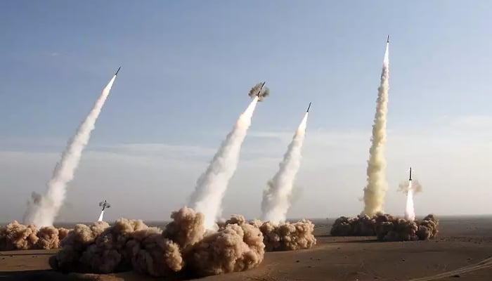 ایران کا اسرائیل پر 18 واں حملہ، بین گورین ائیر پورٹ میں اہداف، فوجی مراکز تباہ کرنے کا دعویٰ