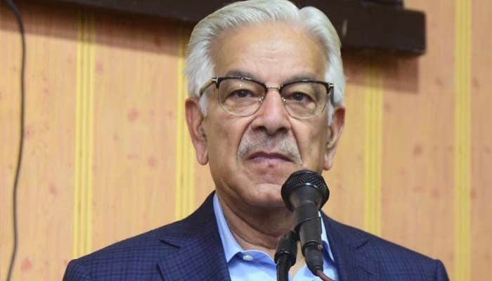 ٹرمپ نے پاک بھارت کشیدگی ختم کرانے میں کردار ادا کیا، یہ اقدام نوبیل انعام کی سفارش کا جواز بنتا ہے: وزیردفاع