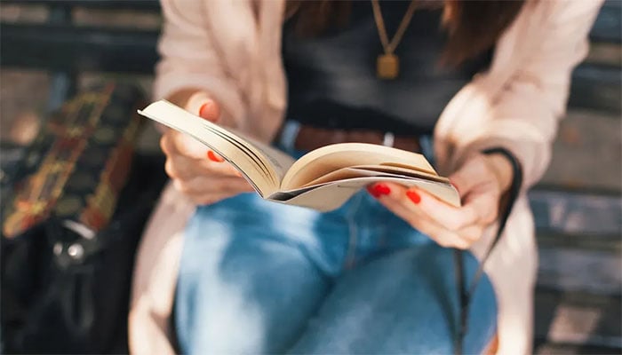 مطالعہ کرنے سے صحت کو ہونے والے 6 فوائد