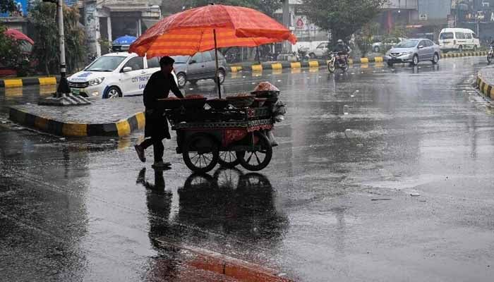 ملک بھر میں آج سے بارشوں کا امکان، پنجاب میں مون سون کا آغاز ہوگیا