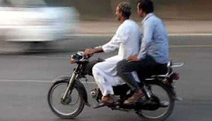 کراچی سمیت سندھ بھر میں 9،10 محرم کو موٹرسائیکل کی ڈبل سواری پر پابندی عائد