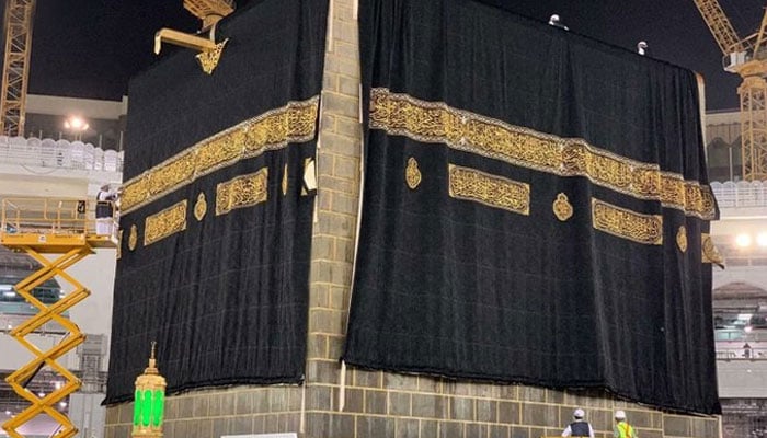 سعودی عرب میں محرم الحرام کا چاند نظر آگیا، نئے سال پر غلاف کعبہ تبدیل