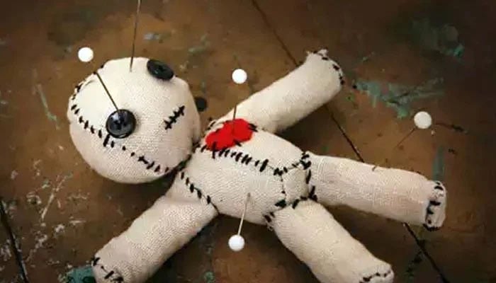 بیوی کی محبت واپس پانے کیلئے جادوگرنی کے پاس جانیوالے شوہر کو جیل جانا پڑگیا