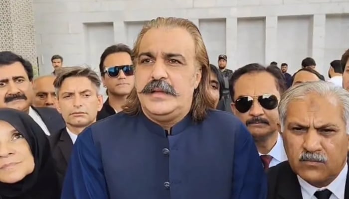 مجھے صرف عمران خان کو مطمئن کرنا ہے: علیمہ خان سے متعلق سوال پرگنڈاپور کا جواب