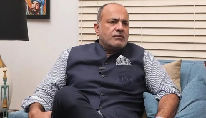 پاکستانی ڈیزائنر دیپک پروانی اپنے خلاف بھارتی میڈیا کی ’فیک نیوز‘ پر پھٹ پڑے