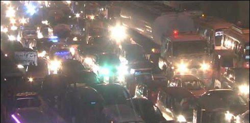 کراچی:شاہراہ فیصل پر6 گھنٹے بعد ٹریفک بحال