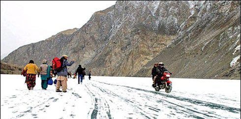 گلگت بلتستان کے علاقوں میں وقفے وقفے سے برف باری