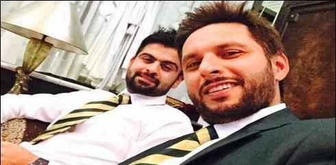 آکلینڈ:کرکٹرز نے اعصام الحق  کے ساتھ سیلفیاں بنائیں