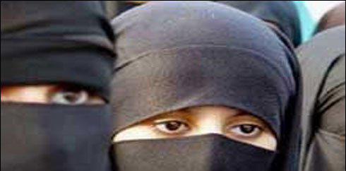جہلم:بیٹے کے قاتلوں سے صلح نہ کرنے پر باپ نے بیٹیوں کو گھر سے نکال دیا 